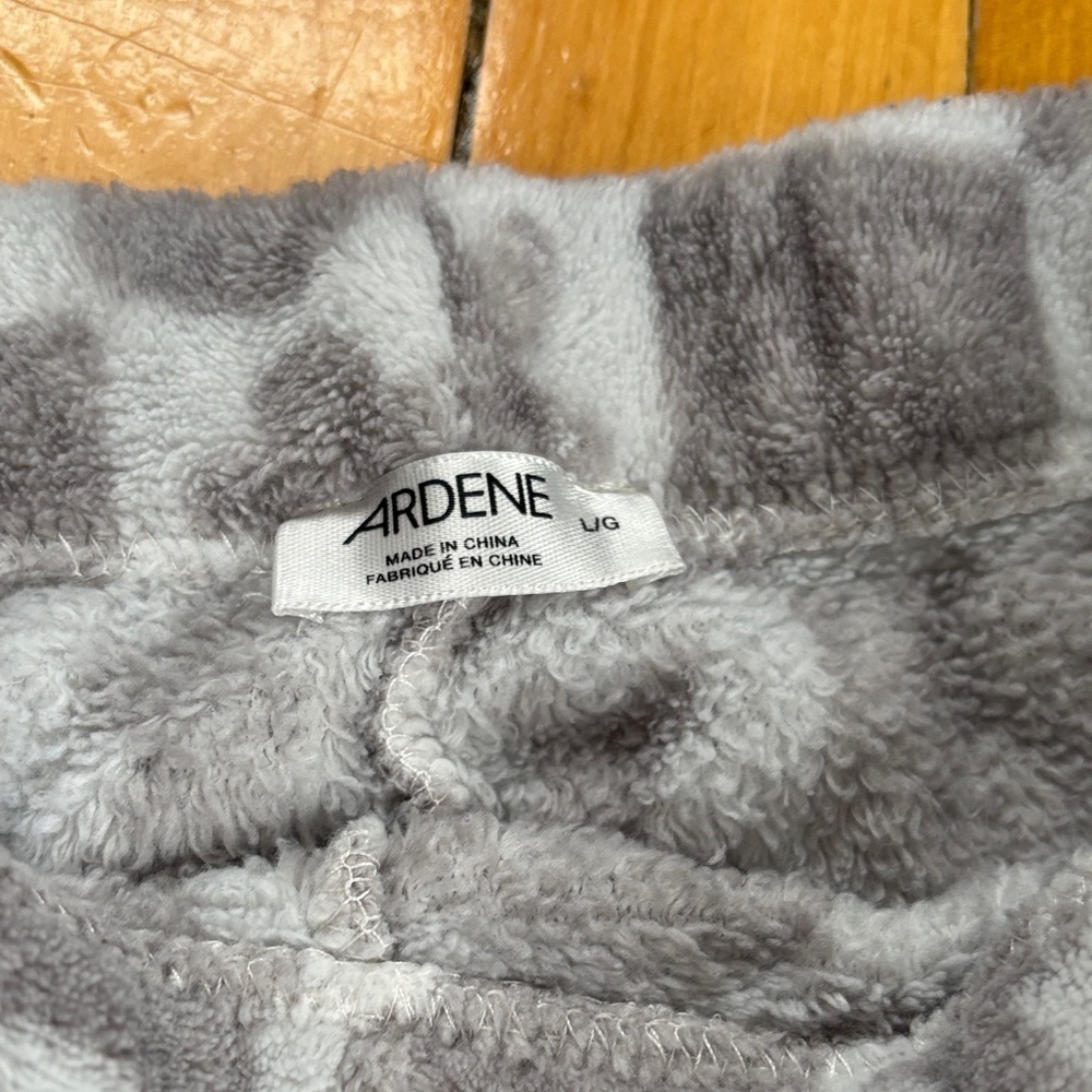 🎉4/30$🎉 Ardene Gray Fuzzy Lounge Shorts - Picture 2 of 3